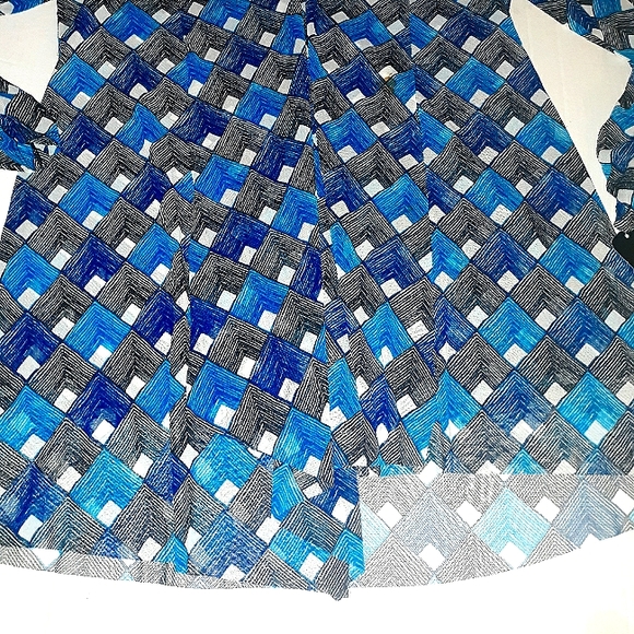 Beautiful NWT Plus Size V-neck Shirred 3/4 sleeve - Picture 10 of 13